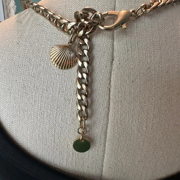 Mixed-metal chunky charm necklace lightning bolts, bananas and shells - Picture 3 of 8